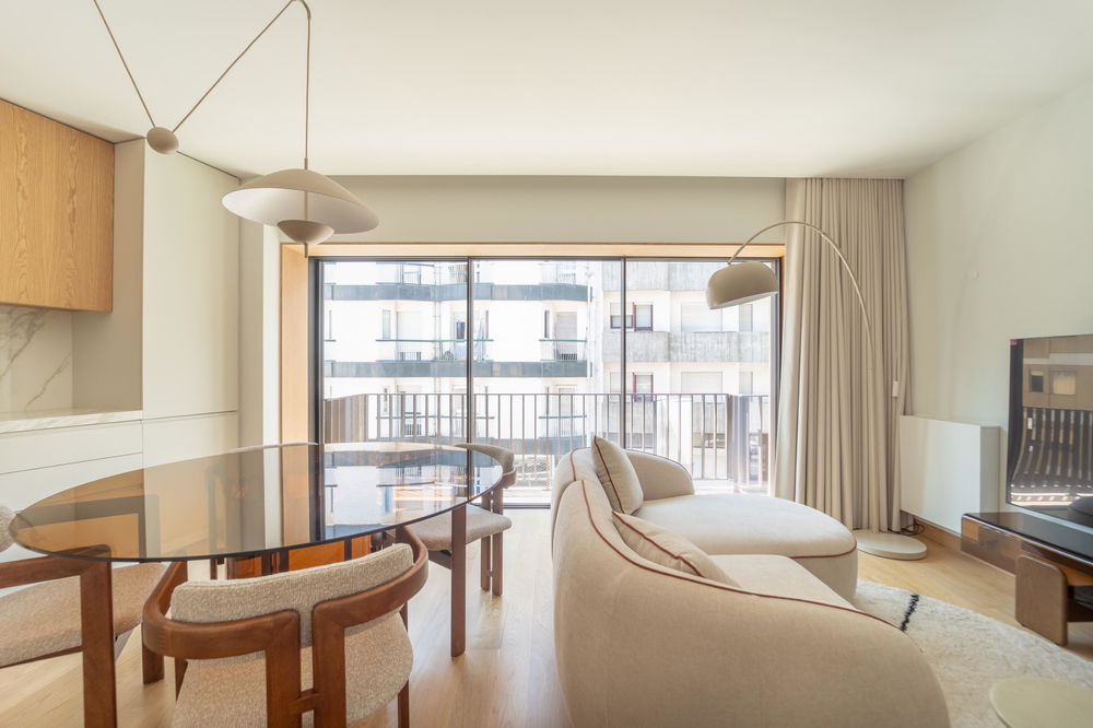 New 1 bedroom flat, with balcony, in Rua de Camões 756346183