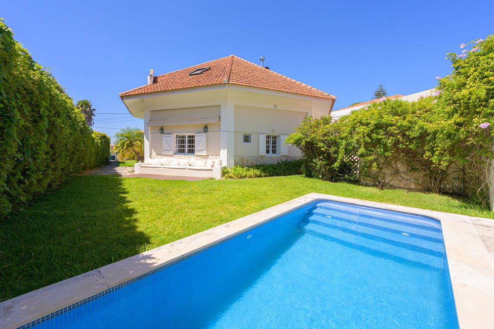 3 + 1 bedroom villa, with swimming pool, in prime area in Estoril 2701196065