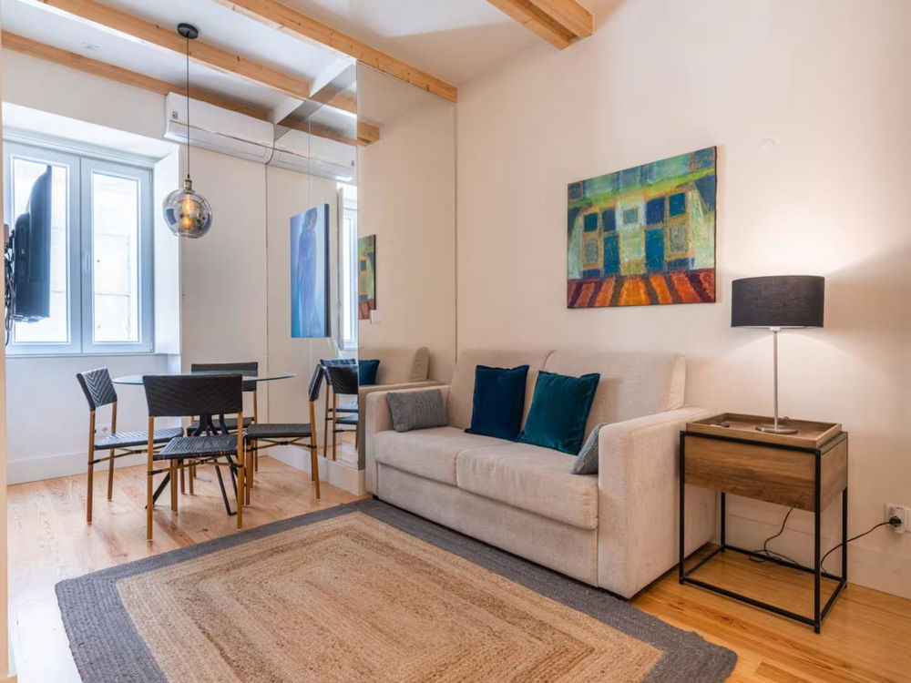 Apartment divided into 3 units, with AL license, in Lisbon 1370987303