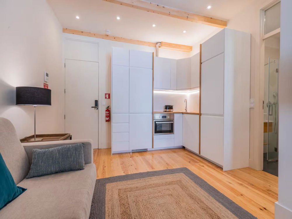 Apartment divided into 3 units, with AL license, in Lisbon 1370987303