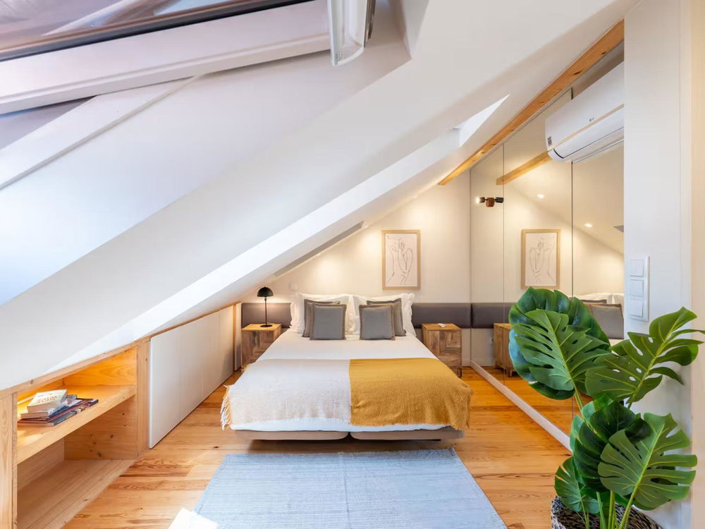 Apartment divided into 3 units, with AL license, in Lisbon 1370987303