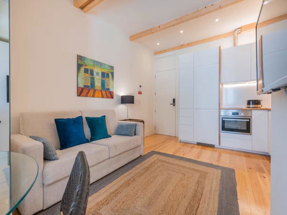 Apartment divided into 3 units, with AL license, in Lisbon 1370987303