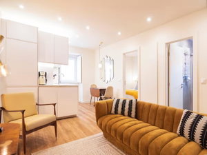 Apartment divided into 2 units, with AL license, in Lisbon 1602988856