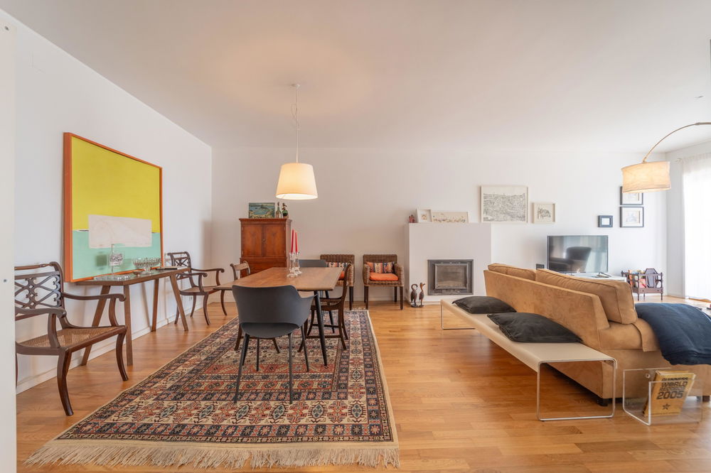 Renovated 4 Bedroom Apartment with 4 Fronts on Av. da Boavista 2874846430