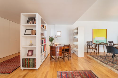 Renovated 4 Bedroom Apartment with 4 Fronts on Av. da Boavista 2874846430