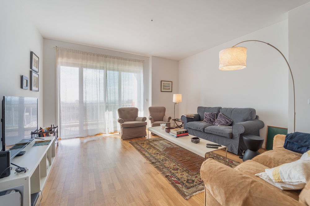 Renovated 4 Bedroom Apartment with 4 Fronts on Av. da Boavista 2874846430