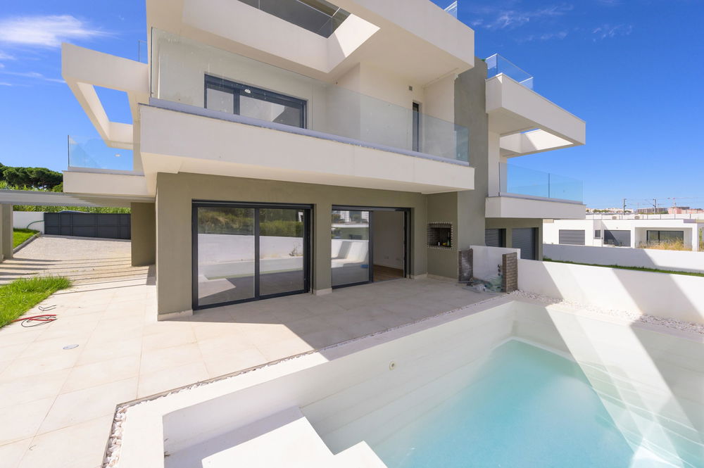 4 bedroom villa with swimming pool in Sobreda, Costa da Caparica 3533136149