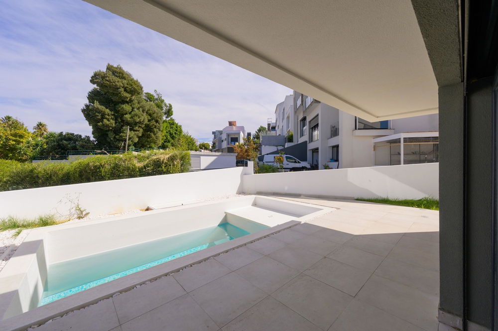 4 bedroom villa with swimming pool in Sobreda, Costa da Caparica 3533136149