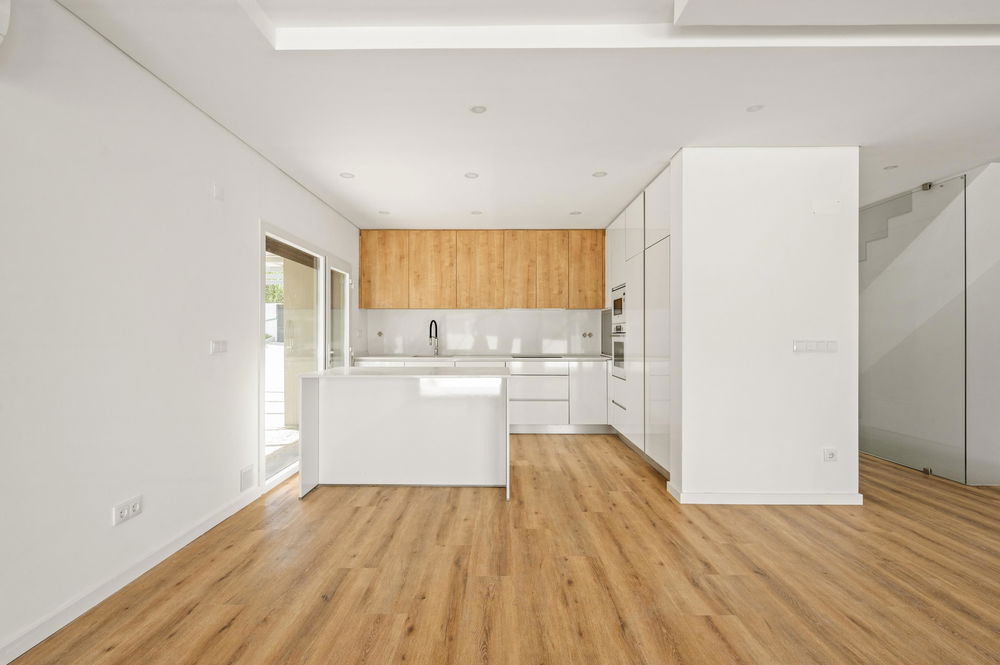 4 bedroom villa with swimming pool in Sobreda, Costa da Caparica 3533136149