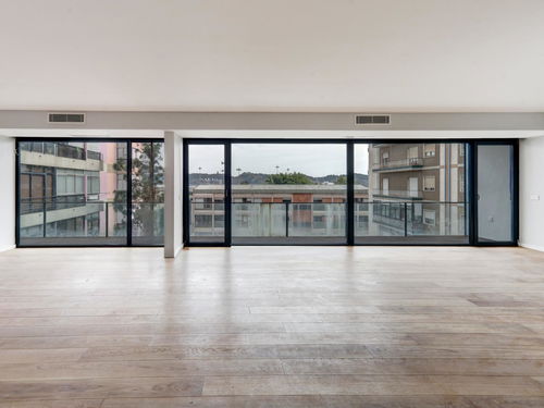 3+1 Bedroom Duplex Apartment with Terrace, Parking and Storage Room in Belém 4065422738