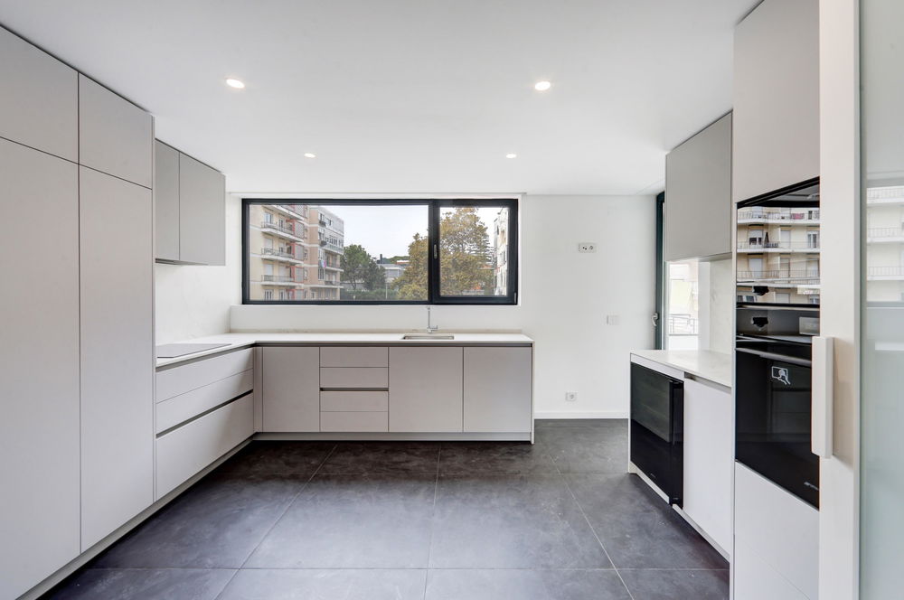 3+1 Bedroom Duplex Apartment with Terrace, Parking and Storage Room in Belém 4065422738