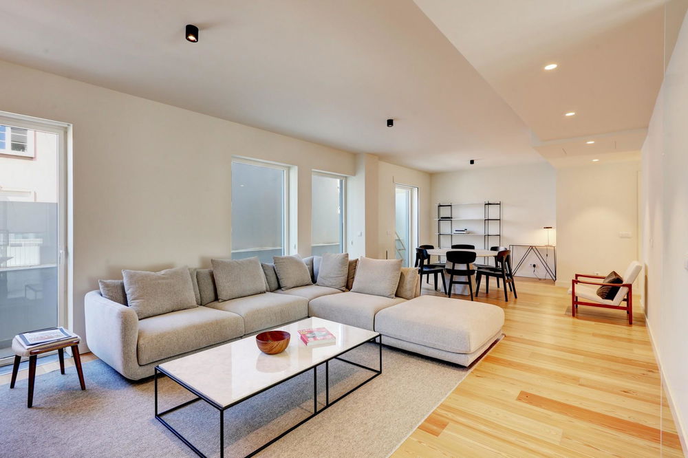 3 bedroom flat transformed into a 2 bedroom flat with balconies, next to Avenida da Liberdade 1261020187