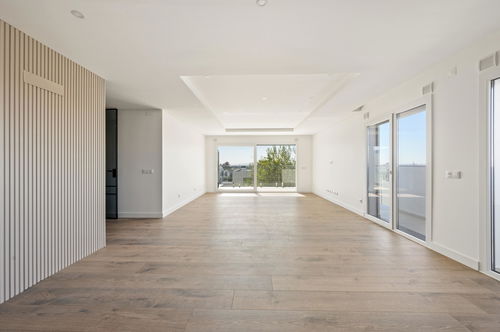 3 bedroom flat with balcony in Almada 4032317108