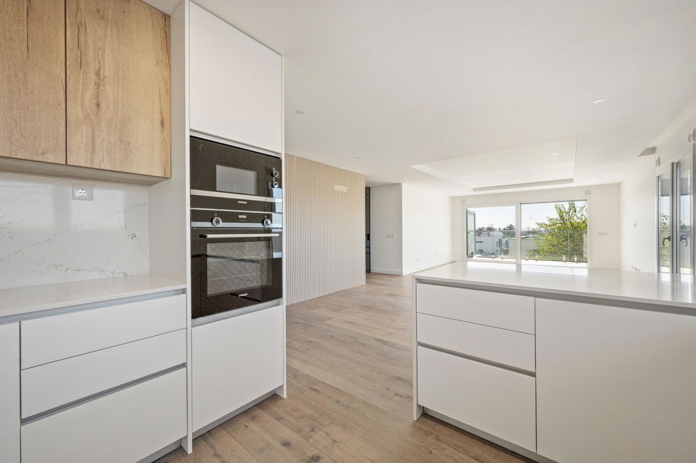 3 bedroom flat with balcony in Almada 4032317108