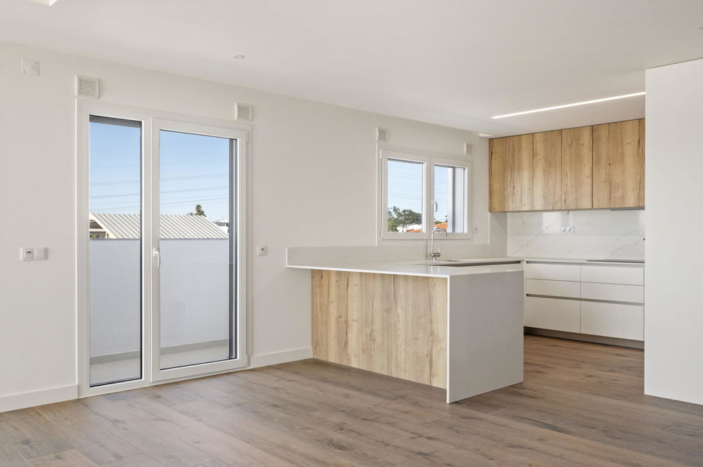 3 bedroom flat with balcony in Almada 4032317108