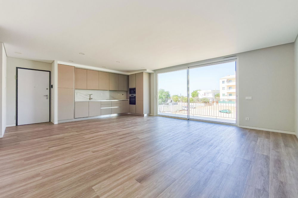 3 bedroom flat with parking, in the centre of Almancil, Algarve 696302360