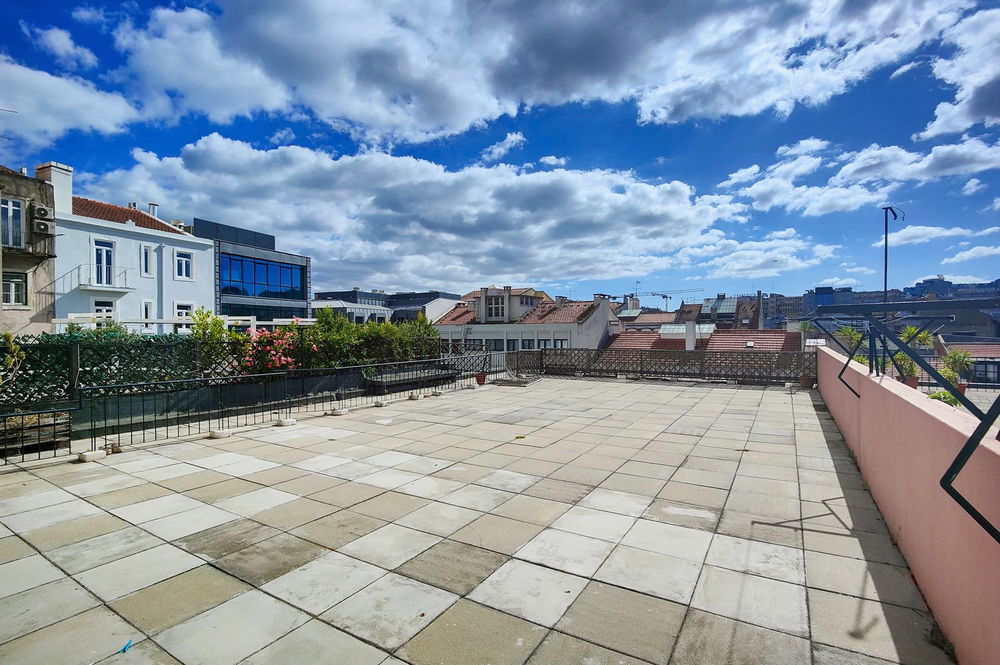 2 bedroom flat with terrace in Luciano Cordeiro, Lisbon 3419848820