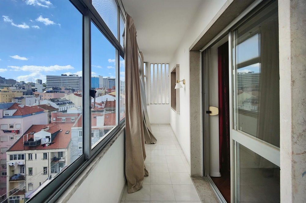 2 bedroom flat to remodel, in Luciano Cordeiro, Lisbon 3167875298