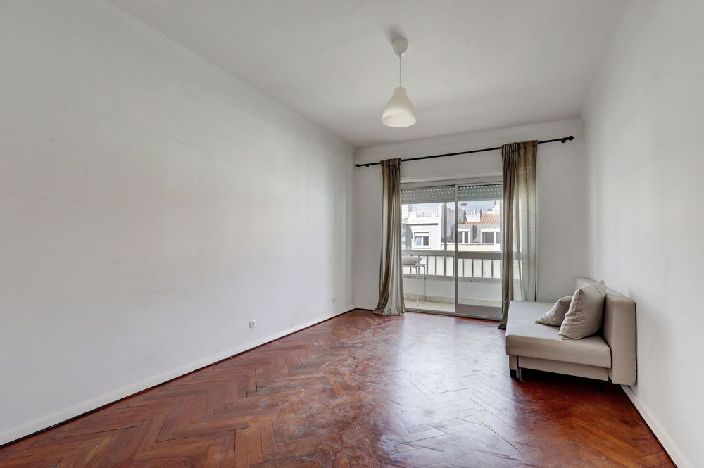 2 bedroom flat to remodel, in Luciano Cordeiro, Lisbon 3167875298