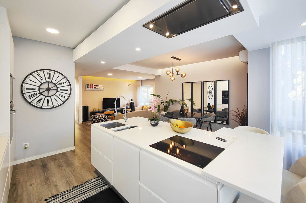 3 bedroom flat, renovated, located in Carnaxide 3964801905