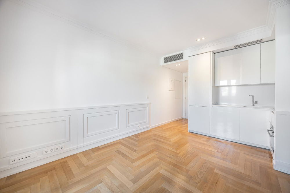 New 1 bedroom flat with balcony located in Praça dos Restauradores 2414735591