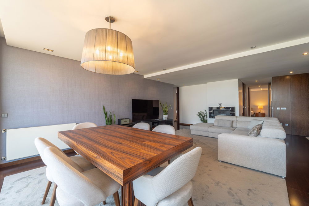 3 bedroom flat with 3 suites and closed box for 2 cars, in Canidelo 2710549921