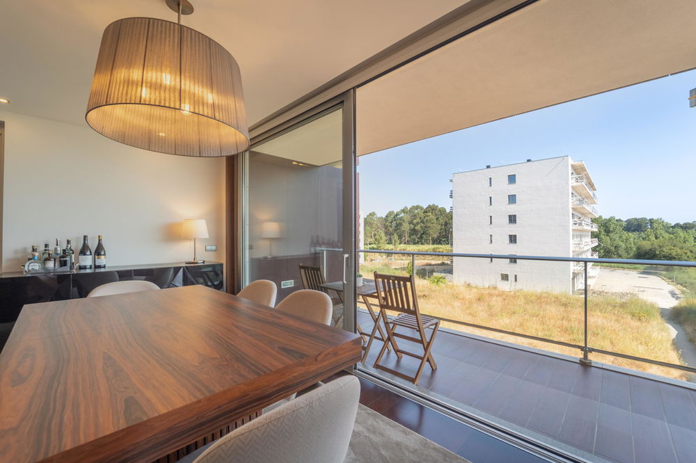 3 bedroom flat with 3 suites and closed box for 2 cars, in Canidelo 2710549921