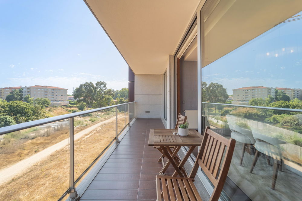 3 bedroom flat with 3 suites and closed box for 2 cars, in Canidelo 2710549921