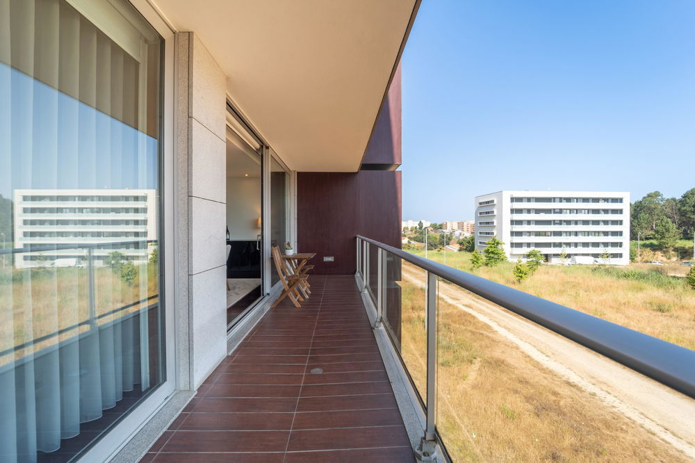 3 bedroom flat with 3 suites and closed box for 2 cars, in Canidelo 2710549921