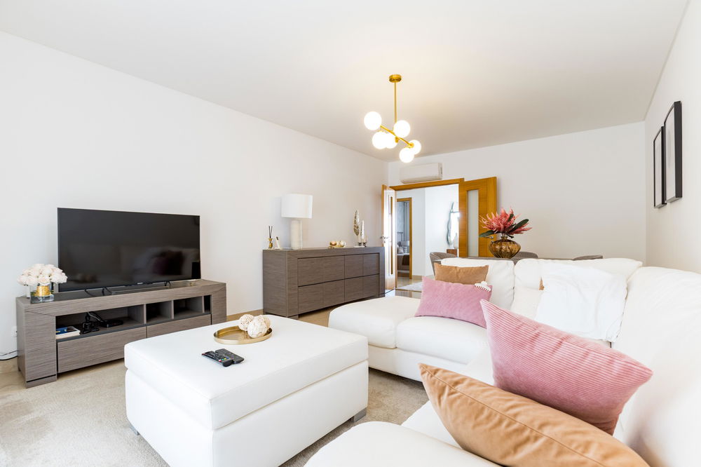 2 bedroom flat with parking, near the beach, in Quarteira 2842040208