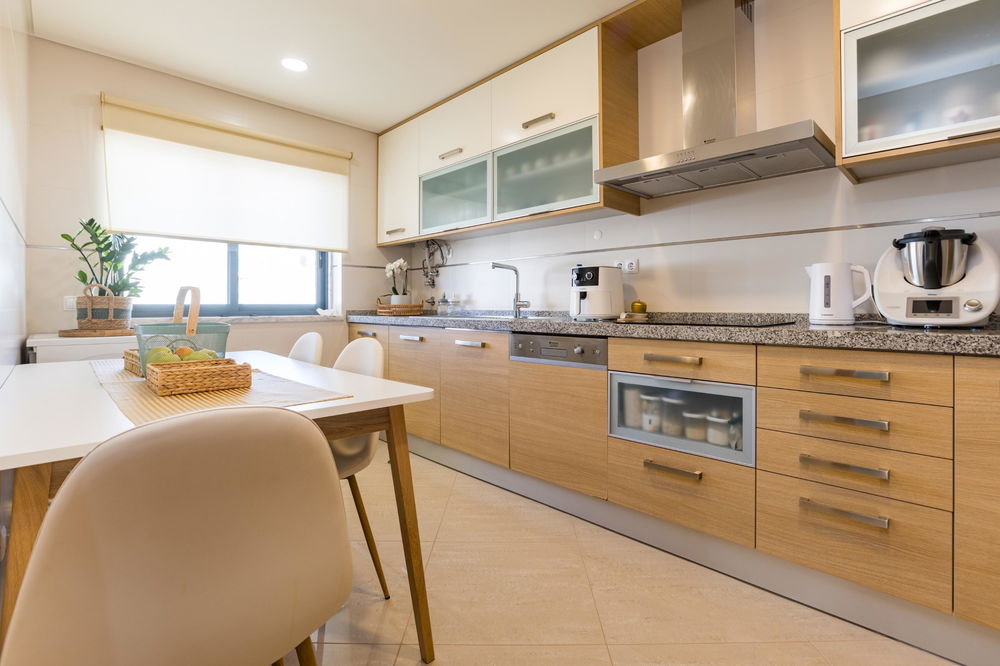 2 bedroom flat with parking, near the beach, in Quarteira 2842040208