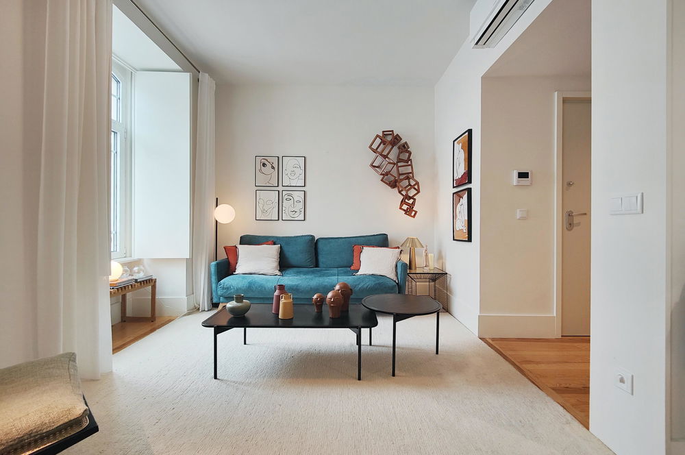 2 bedroom flat, with parking, next to Av. da Liberdade. 2808485309