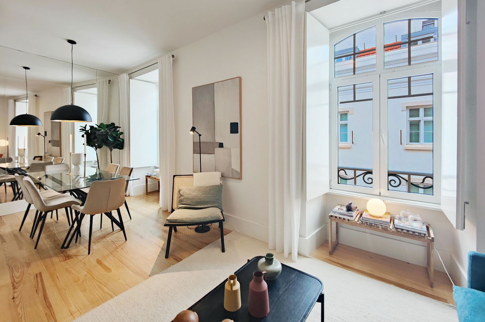 2 bedroom flat, with parking, next to Av. da Liberdade. 2808485309