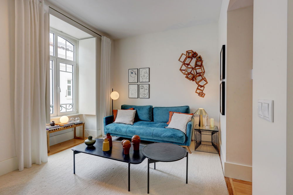 2 bedroom flat, with parking, next to Av. da Liberdade. 2808485309