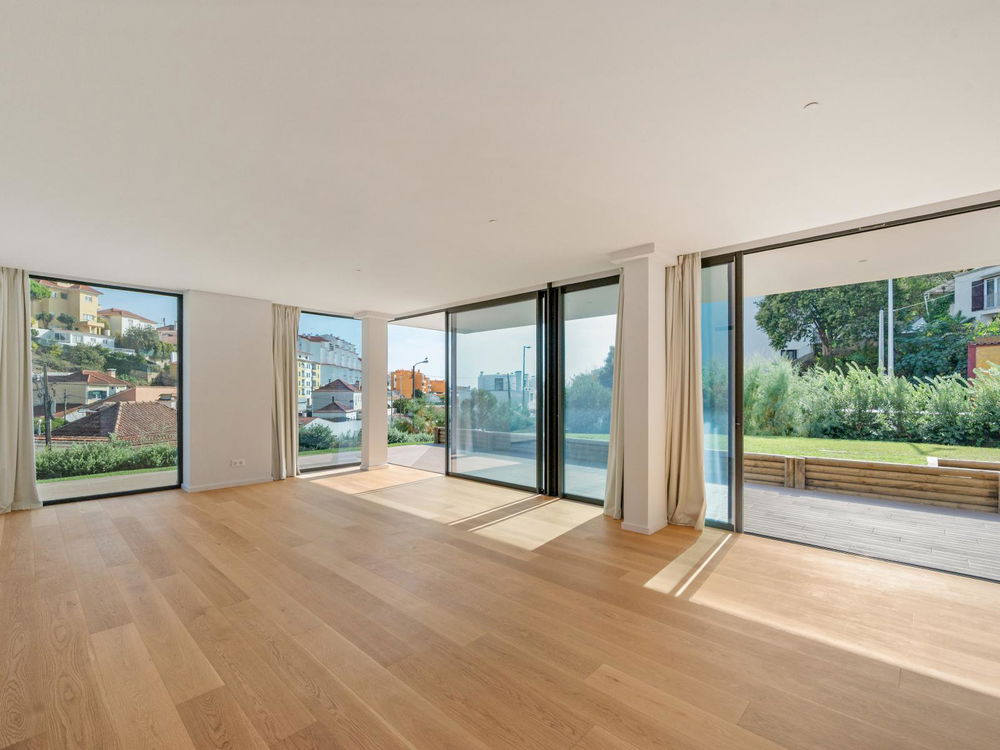 4 bedroom flat in a gated community, with swimming pool in Estoril 1453967815