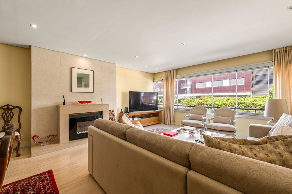 3 bedroom flat, with good areas, next to Casino Estoril 42335912