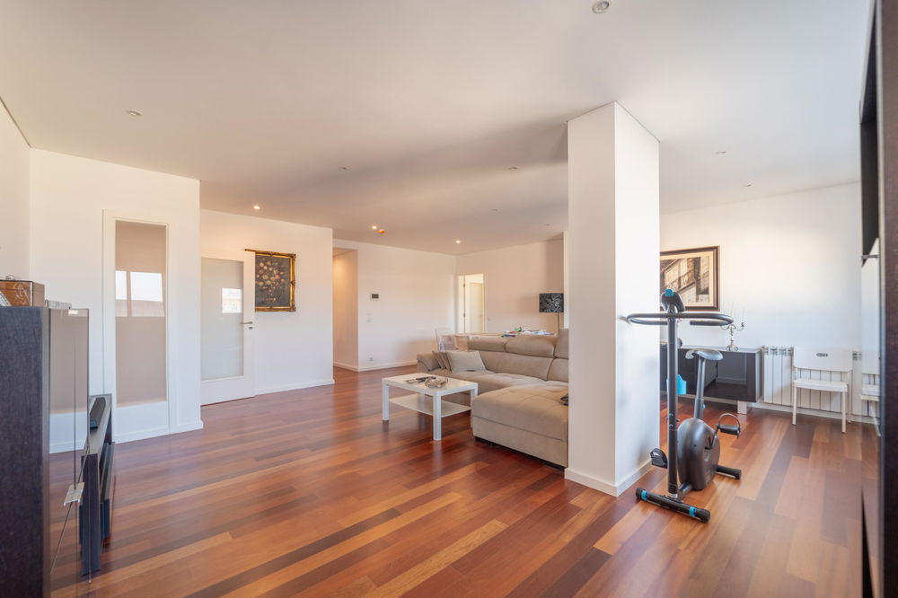 3 bedroom flat with 2 parking spaces, on Av. Boavista 2688911543