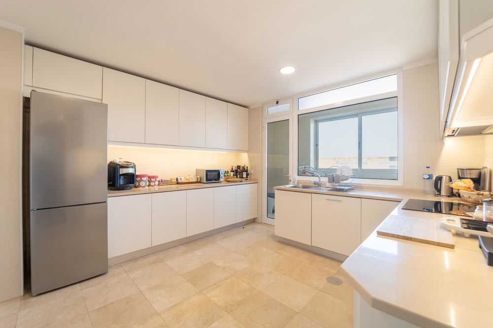 3 bedroom flat with 2 parking spaces, on Av. Boavista 2688911543