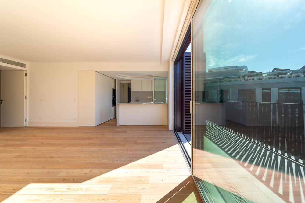 3 bedroom apartment with balcony inserted in new condominium in downtown Porto 1816292284