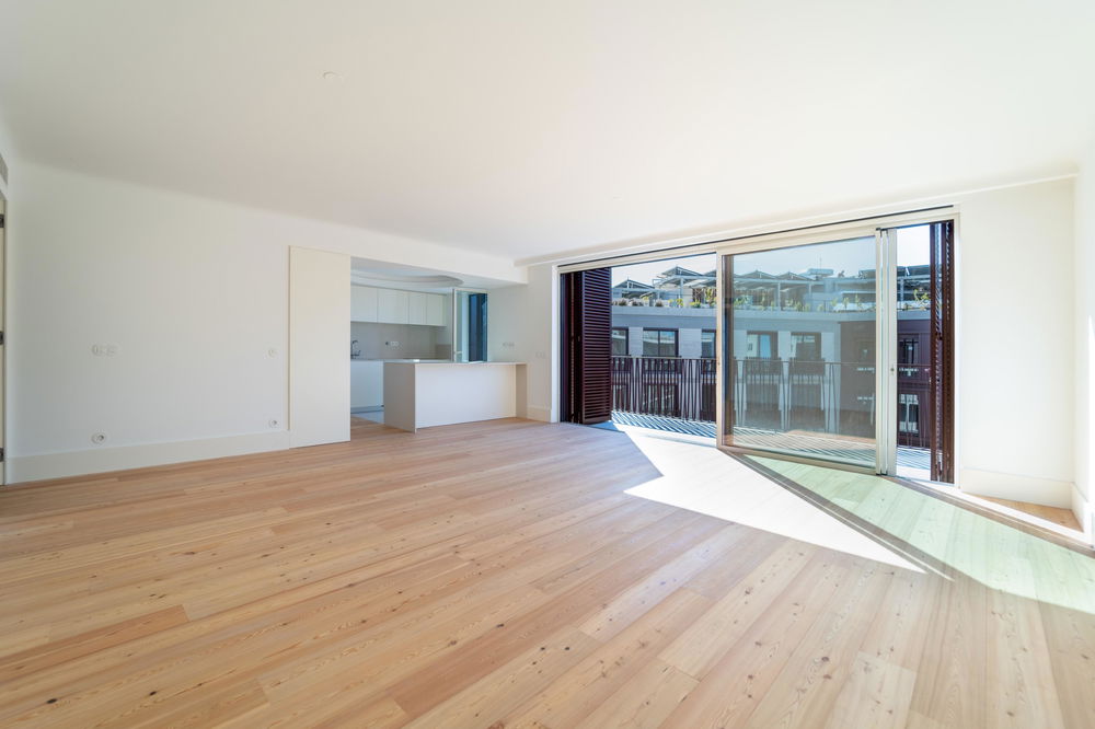 3 bedroom apartment with balcony inserted in new condominium in downtown Porto 1816292284