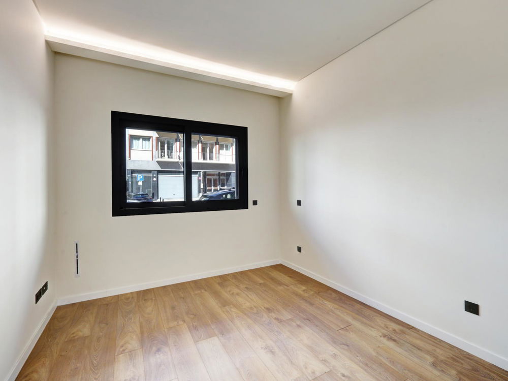 2 bedroom flat with balcony and parking in new development, Lisbon 1260760422