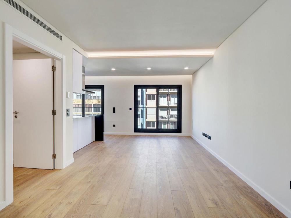 1 bedroom flat with balcony and parking in new development, Lisbon 582209669