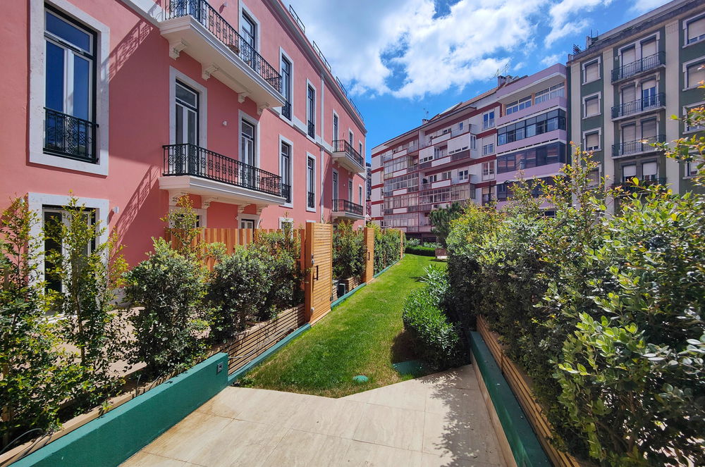 2 bedroom flat with parking and balcony in Amoreiras, Lisbon 4147506542