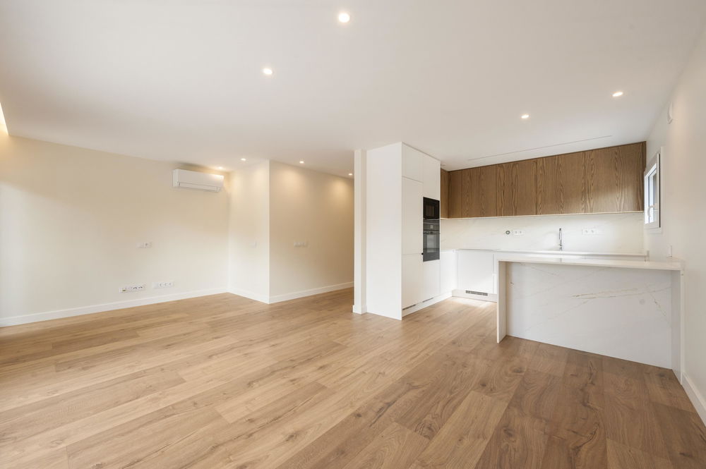 New 1 bedroom flat, with 1 parking space, in the centre of Cascais 2480398606