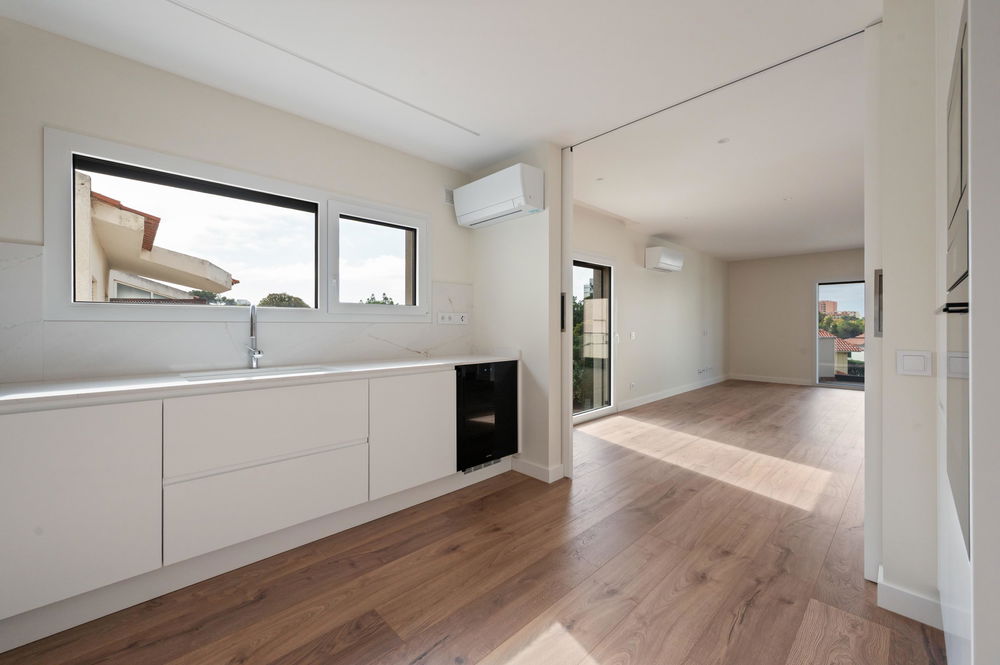 New 3 bedroom flat, with box for 2 cars, in the centre of Cascais 3049357908