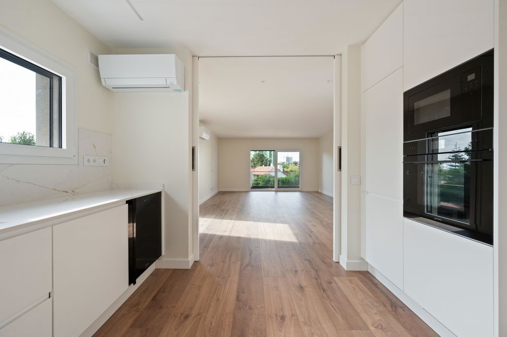 New 3 bedroom flat, with box for 2 cars, in the centre of Cascais 3049357908