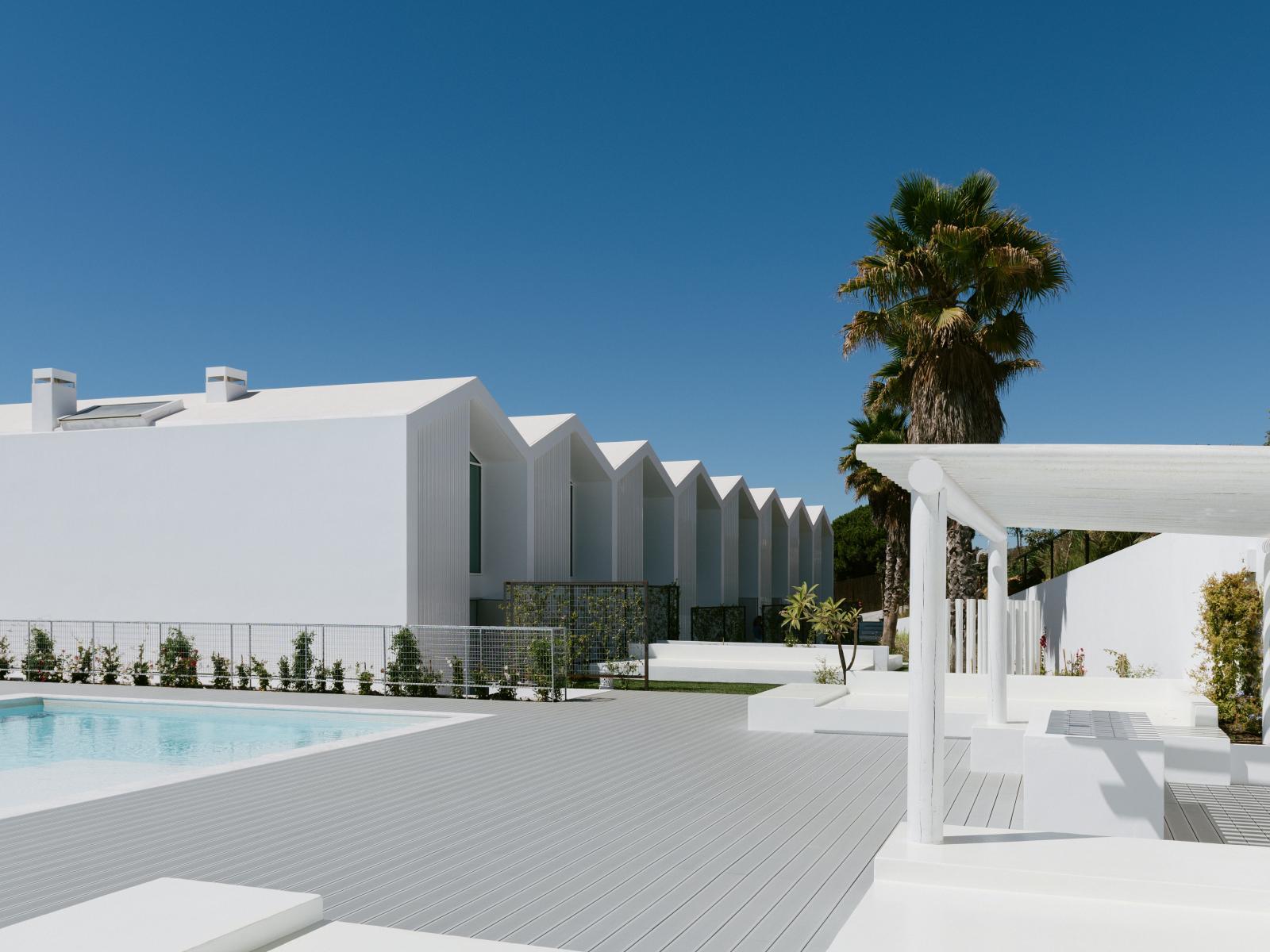 3+1 bedroom villa with garden in new development in Fuseta