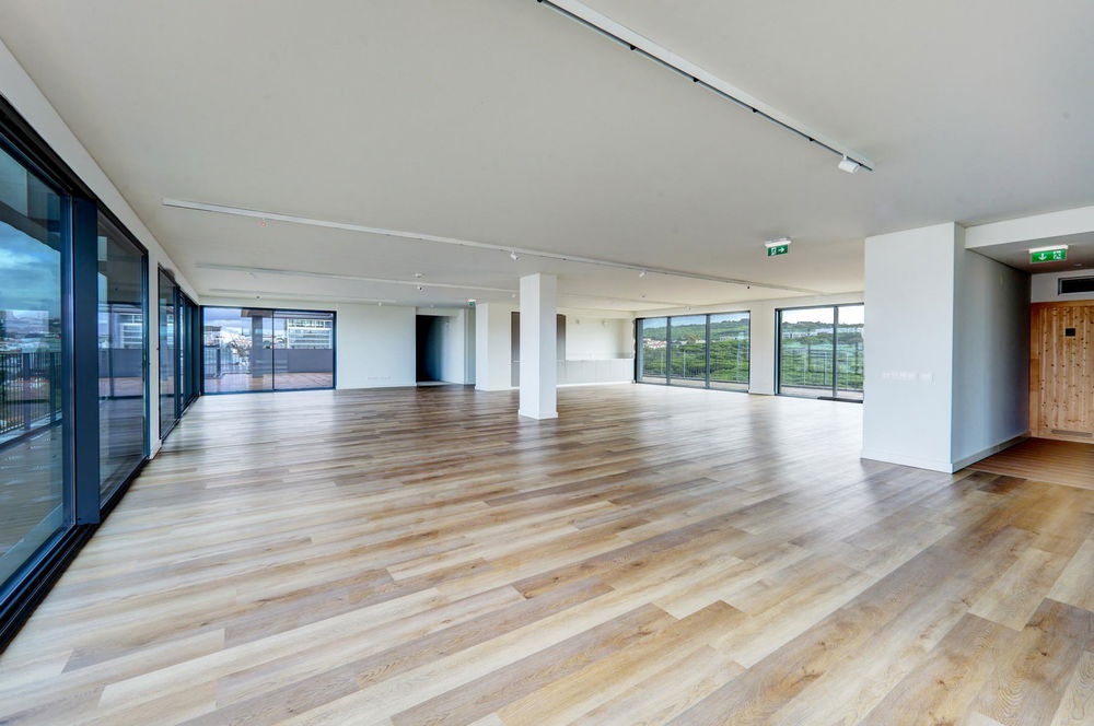 4 bedroom flat in gated community with swimming pool, gym, in Miraflores, Lisbon 1513056117