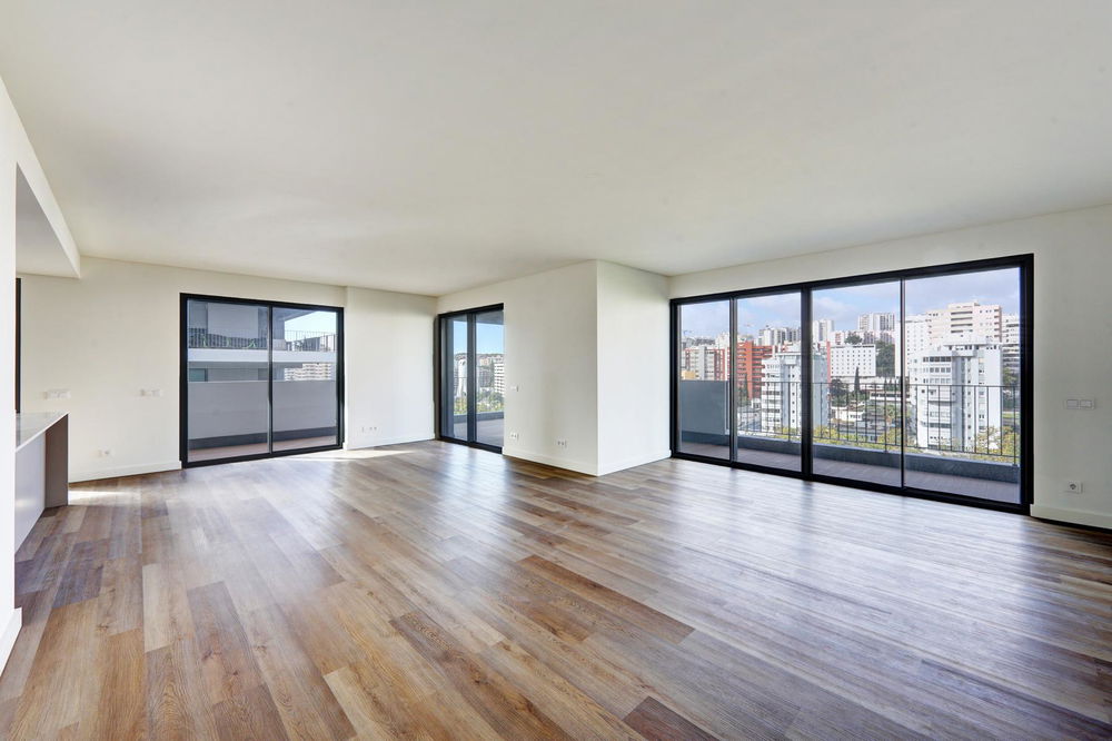 4 bedroom flat in gated community with swimming pool, gym, in Miraflores, Lisbon 1513056117