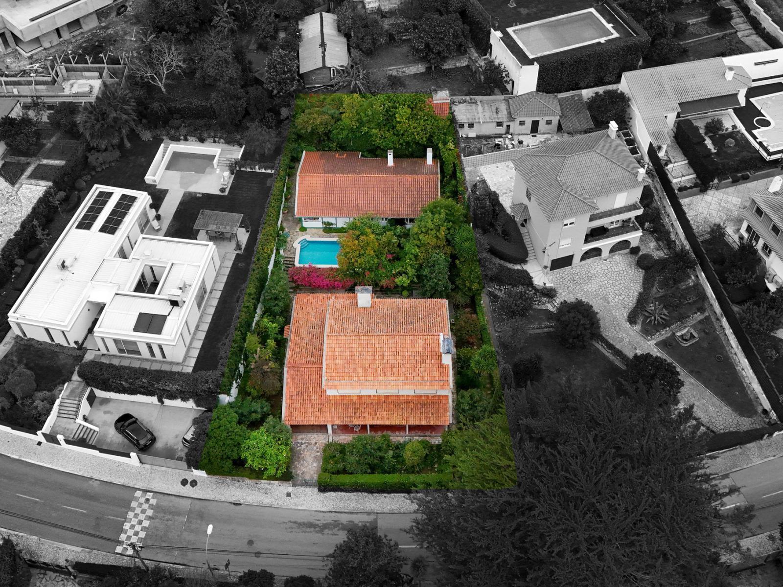 Villas on a plot of 1000 m2 with swimming pool in Caxias